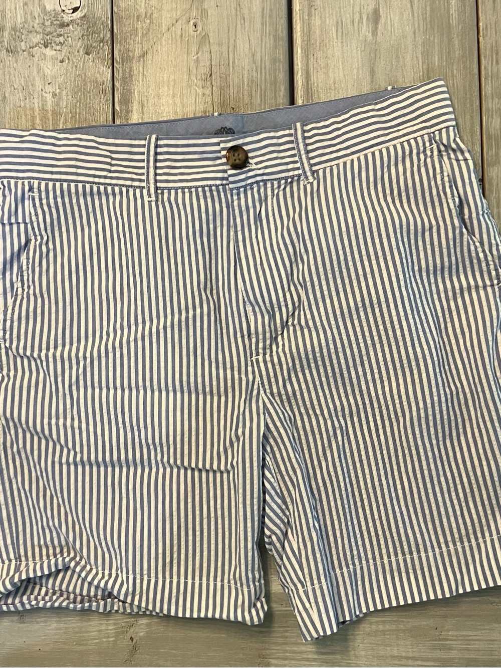 Brown Bowen boys seersucker shorts. Size 12